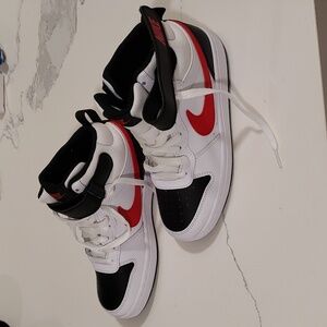 Nike High Tops Bug Boy Size 4 Red Black and White